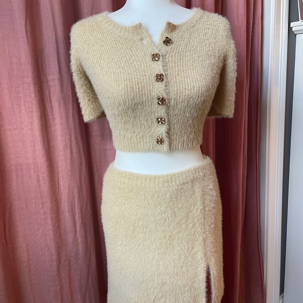 Callipygian Sweater Set